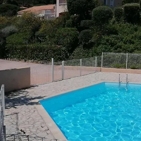 Les Coteaux De La Nartelle Apartment *